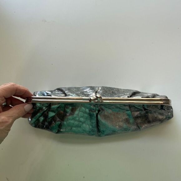 Candies Women's Metallic Silver Snakeskin Pattern Clutch Bag - Picture 2 of 6